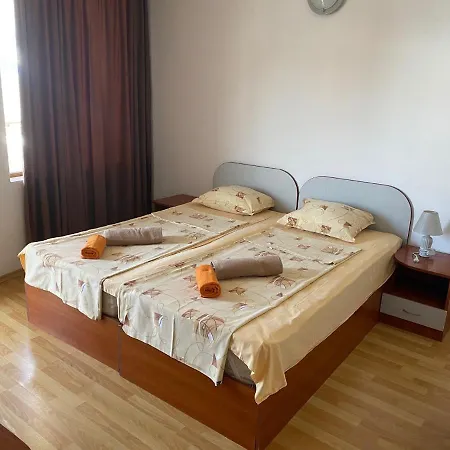 Atanasov 1 Гостевой дом Приморско